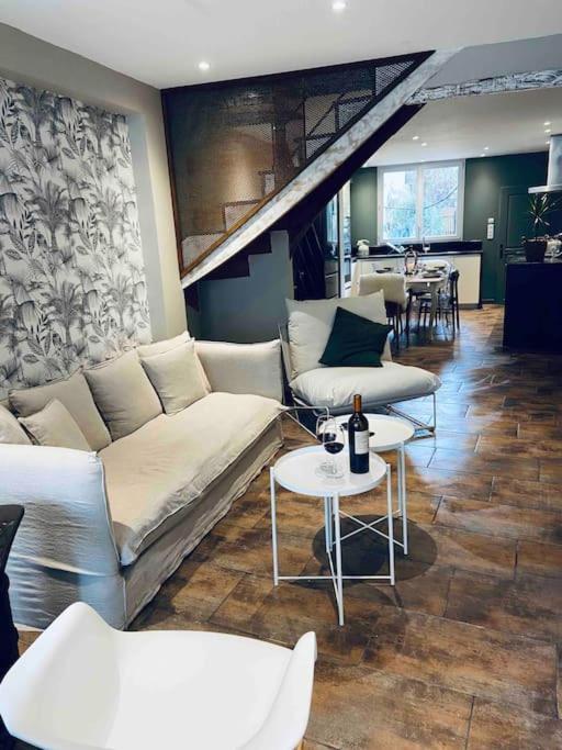 Maison Climatisee Avec Stationnement Et Wifi Bram Exteriér fotografie