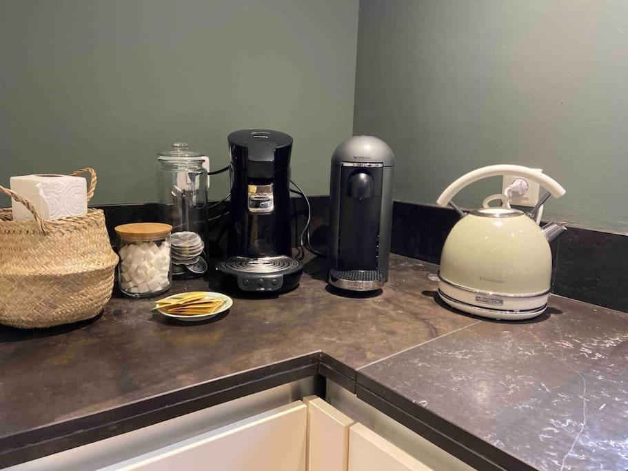 Maison Climatisee Avec Stationnement Et Wifi Bram Exteriér fotografie