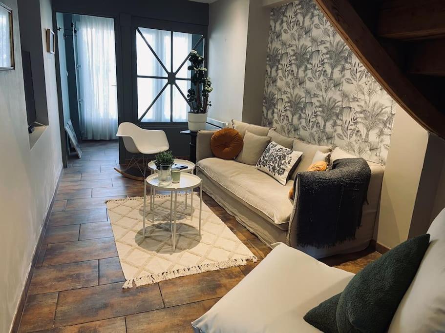 Maison Climatisee Avec Stationnement Et Wifi Bram Exteriér fotografie