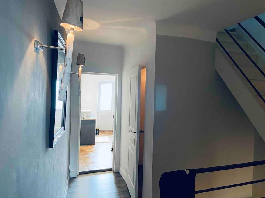Maison Climatisee Avec Stationnement Et Wifi Bram Exteriér fotografie