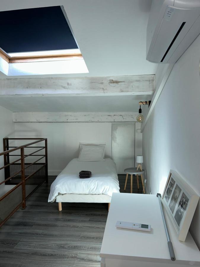 Maison Climatisee Avec Stationnement Et Wifi Bram Exteriér fotografie